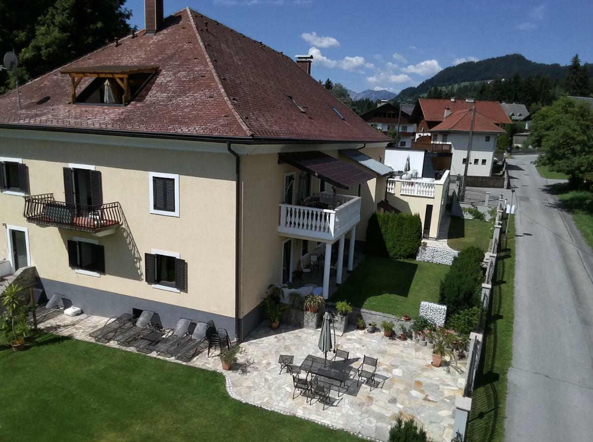 Garten- & Loggia-Appartement Herrenhaus Dellach im Drautal Extérieur photo