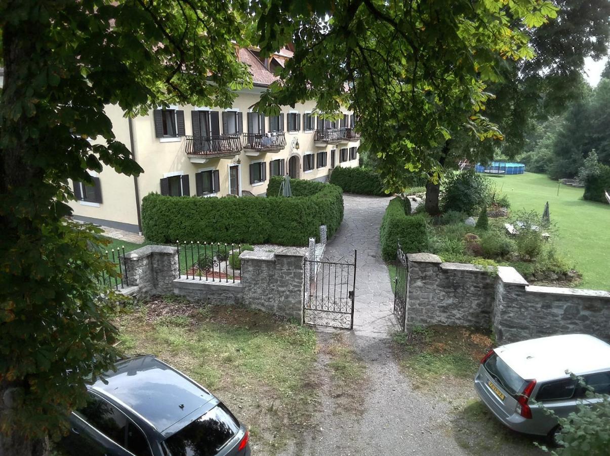Garten- & Loggia-Appartement Herrenhaus Dellach im Drautal Extérieur photo